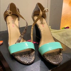 Patent like turquoise with snake wedges size 7